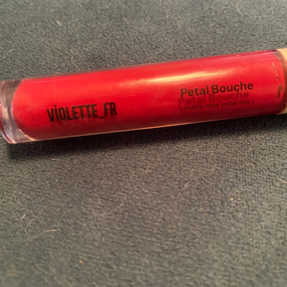 Violette_FR Petal Bouche matte lipstick